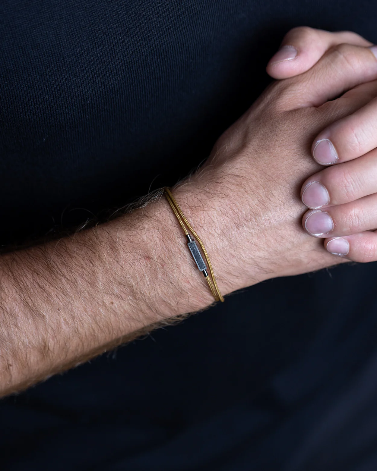 Beige nylon bracelet with a carbon fiber element - Image 4