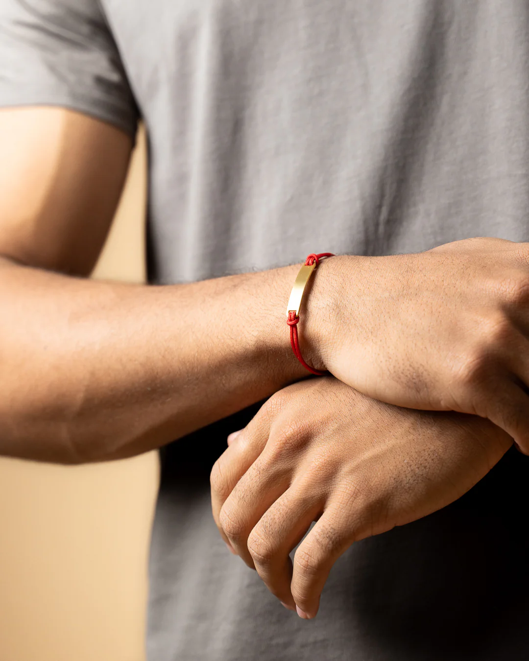 Red nylon bracelet with a gold-plated engraving plate - Image 4