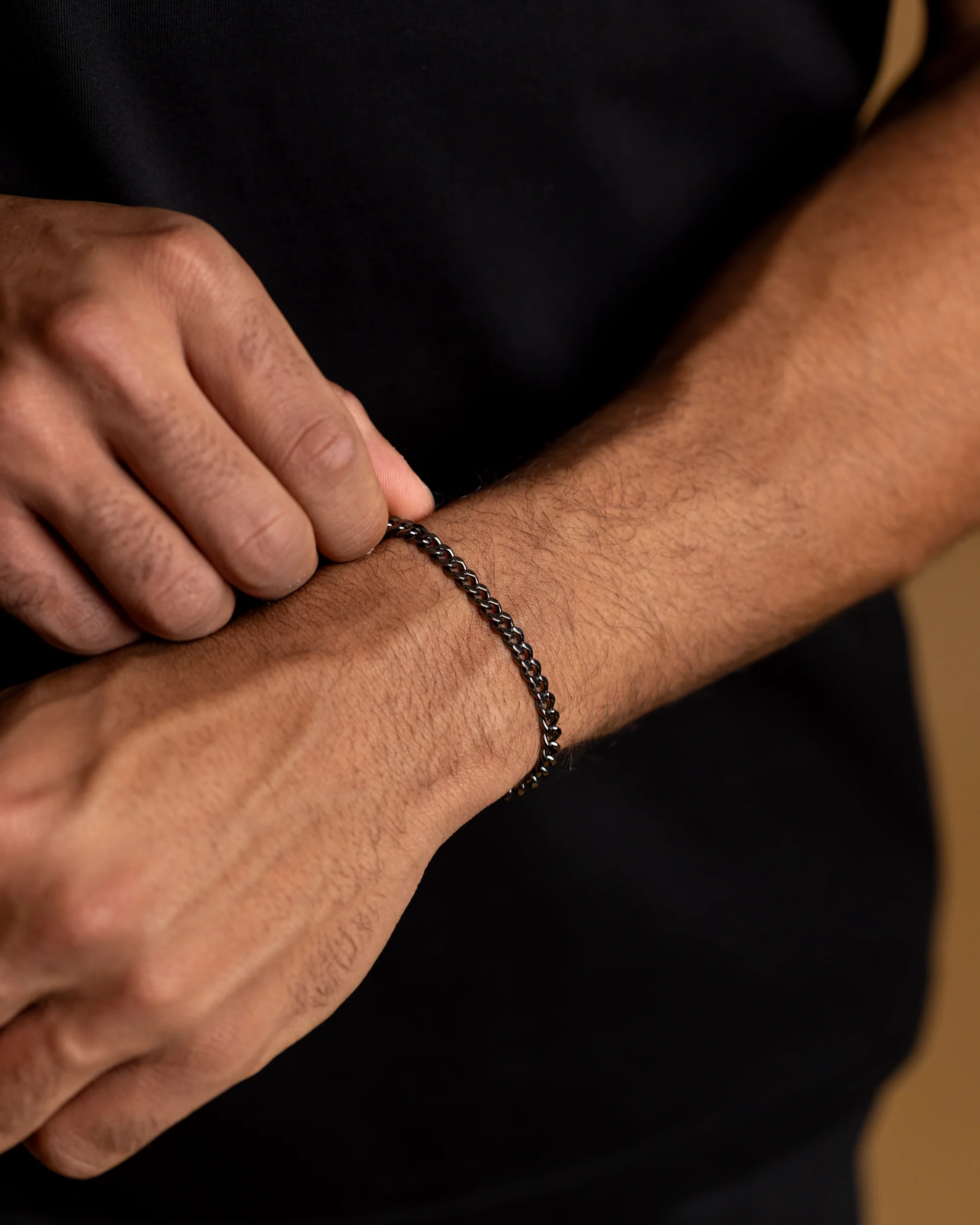 5mm Cuban chain bracelet with black finish - Image 2