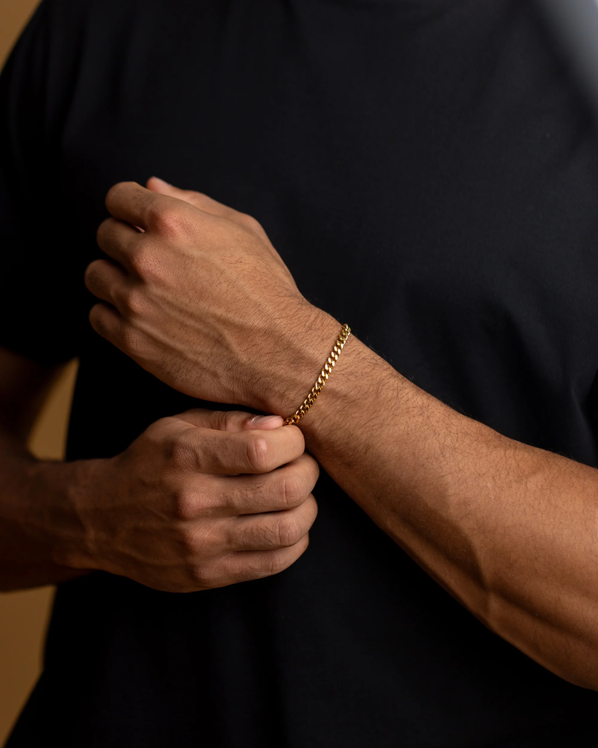 5mm Cuban chain bracelet with golden finish - Image 2