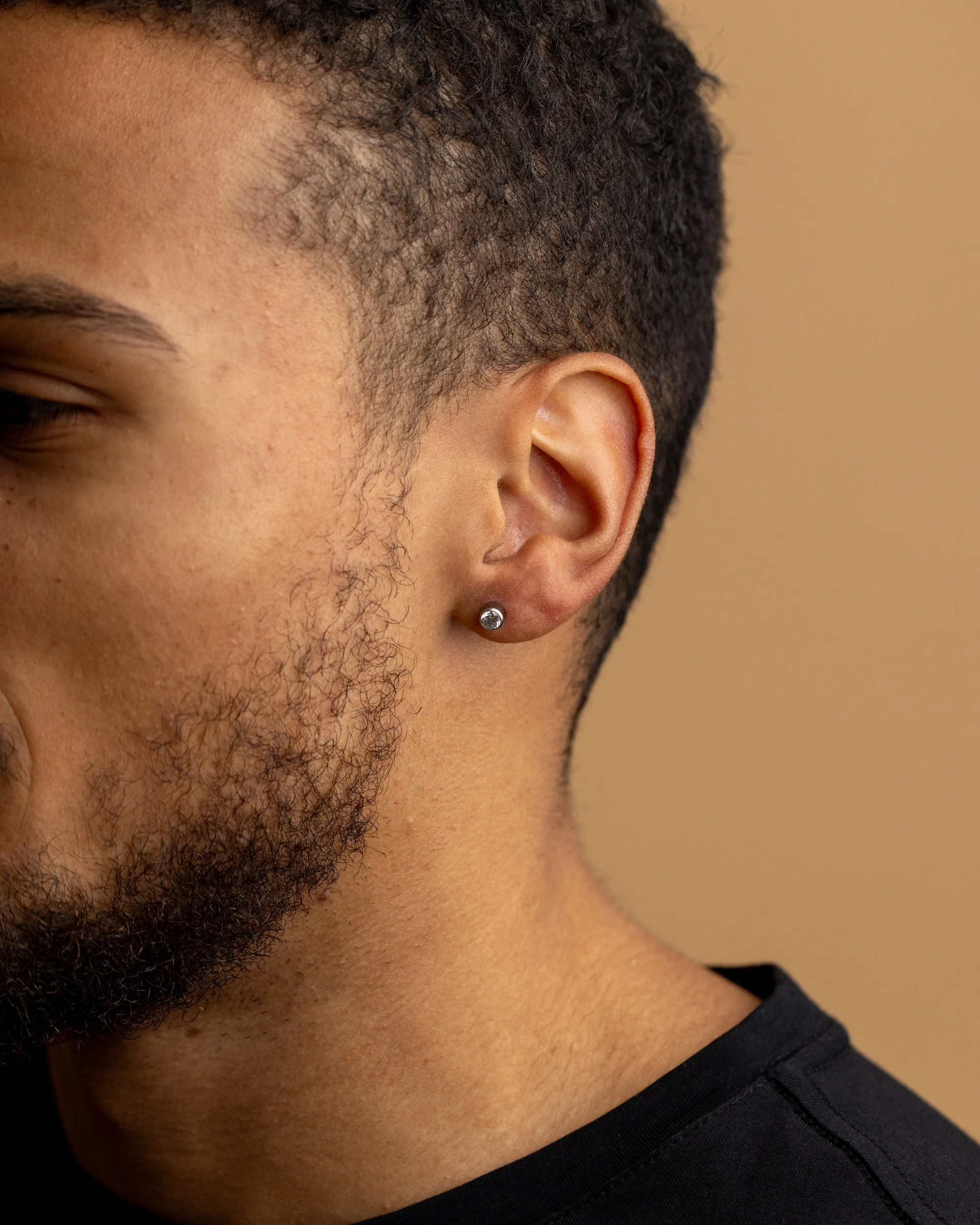 Full titanium earring with a black zircon - Image 2