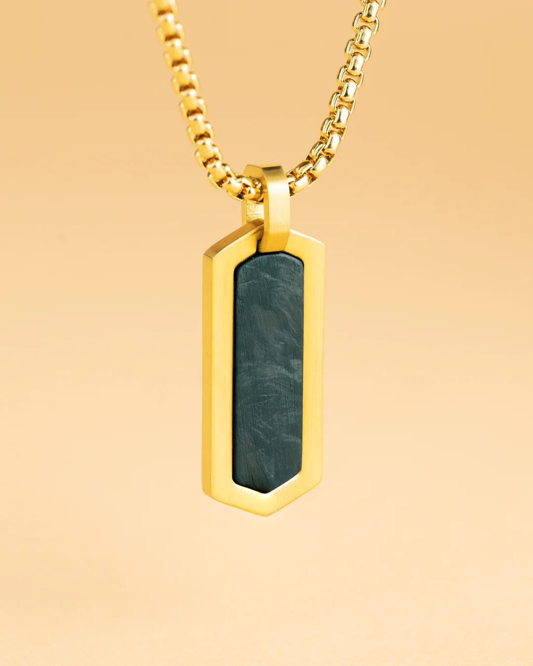 Gold-plated stainless steel necklace with a forged carbon finish - Image 2
