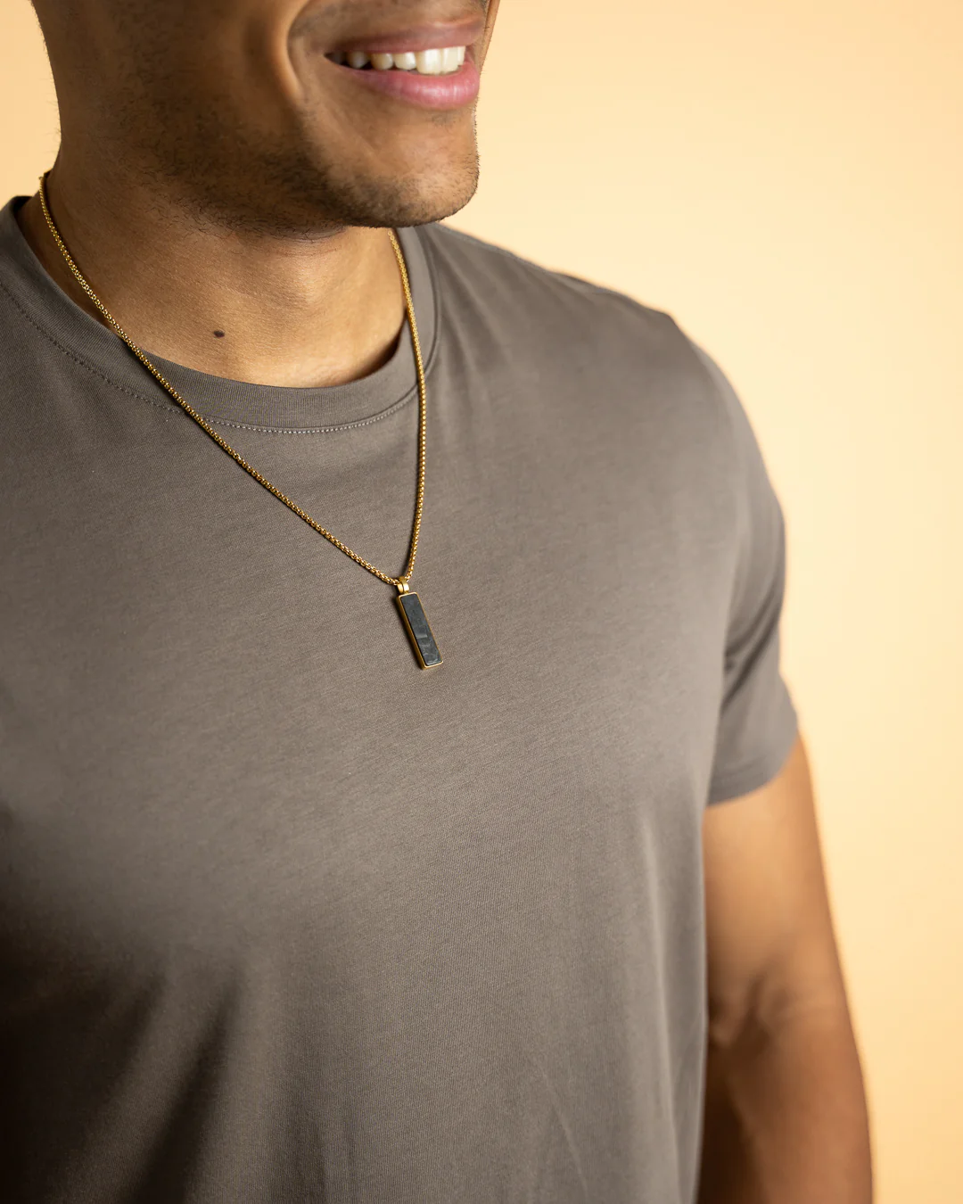 Gold-plated stainless steel necklace with a forged carbon finish - Image 3