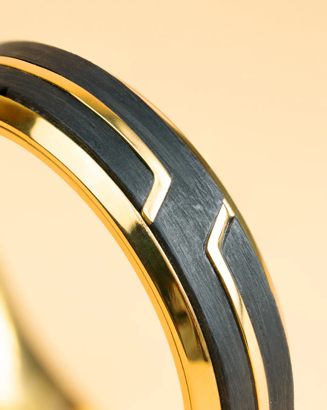 Gold-plated titanium ring with Forged Carbon finish - Image 2