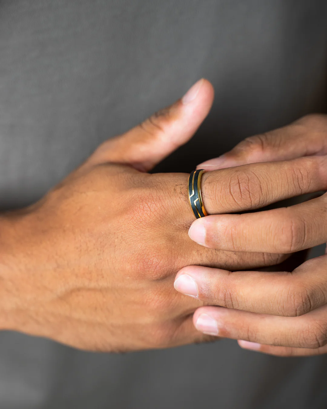 Gold-plated titanium ring with Forged Carbon finish - Image 3