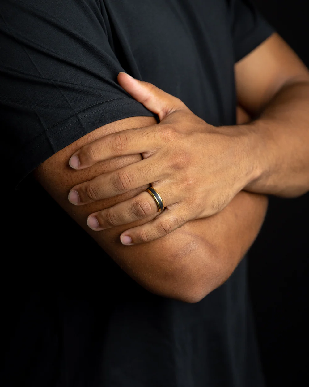 6mm Gold Titanium ring with forged Carbon - Image 3