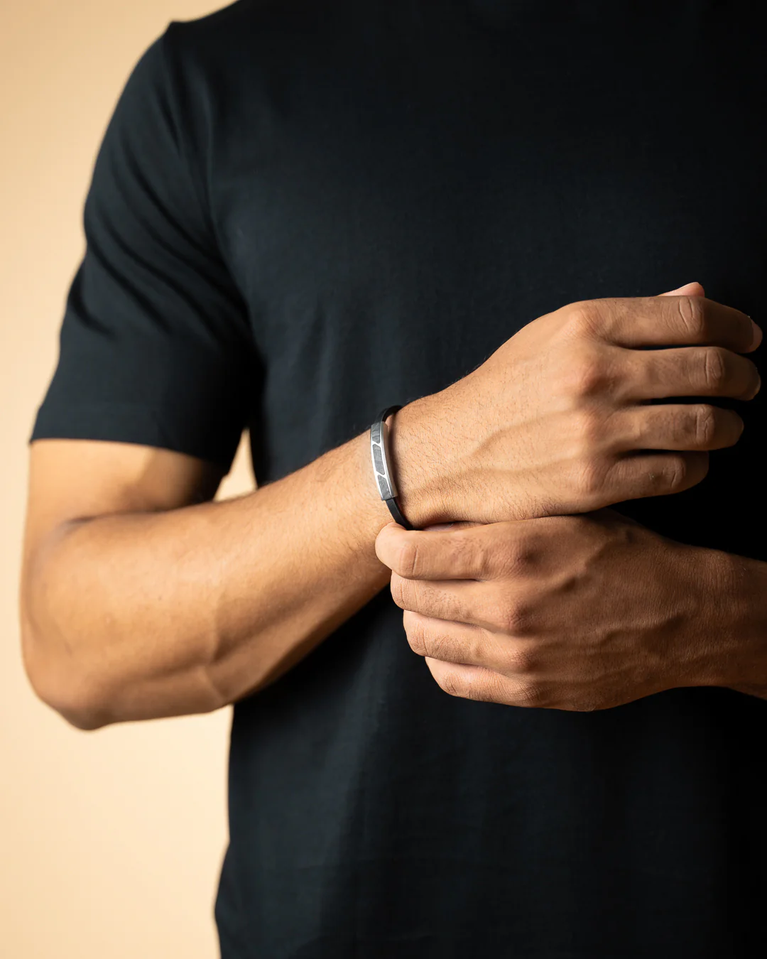 Black leather bracelet with forged carbon - Image 3
